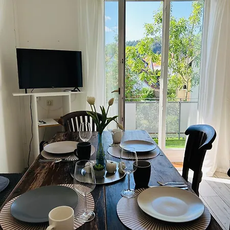 Albglueck 1 Hechingen, 2 Schlafzimmer, Bis 5 Personen, Burg 5 Km דירה *
